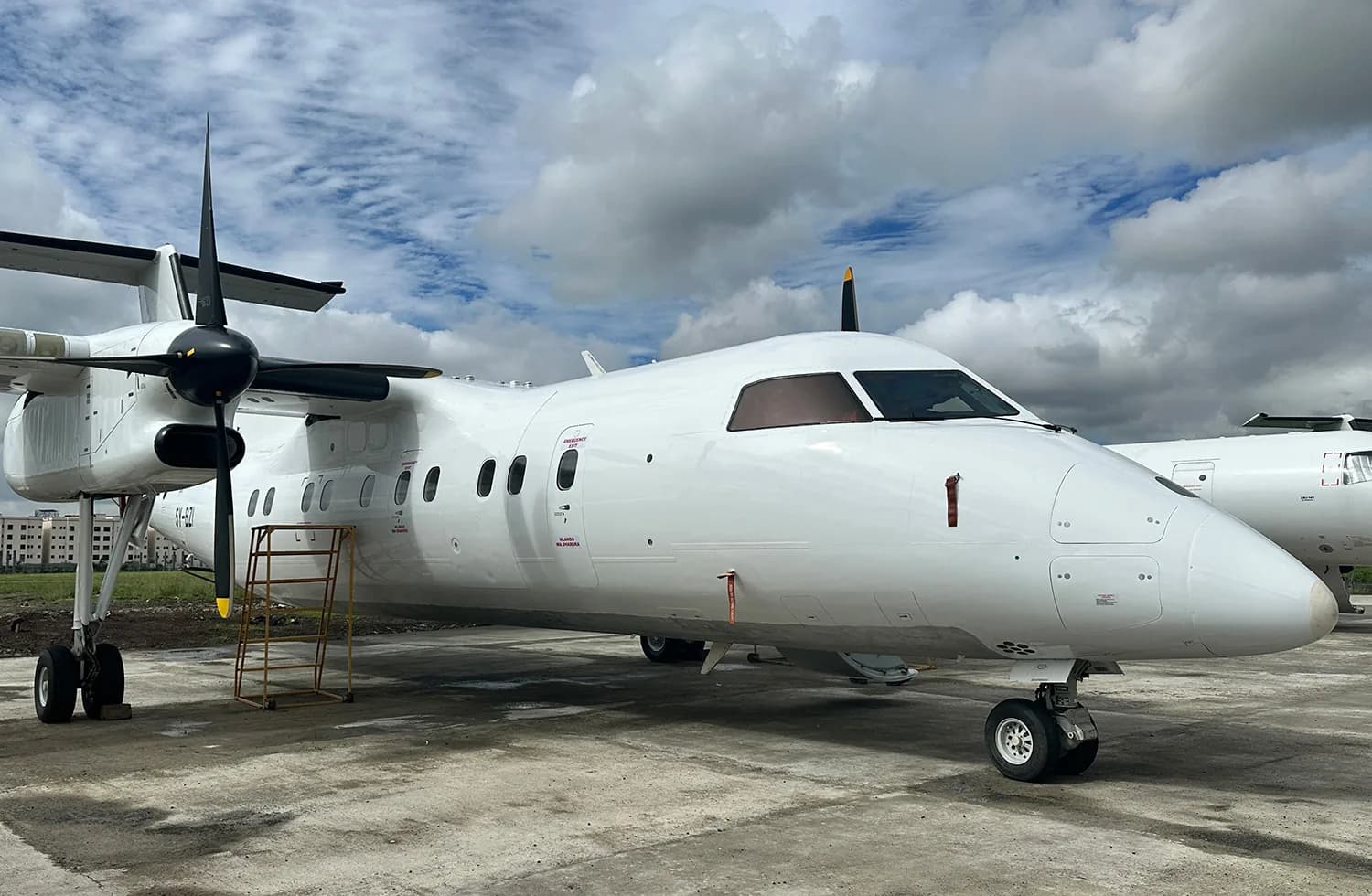 ALS Dash 8 in plain white on the apron